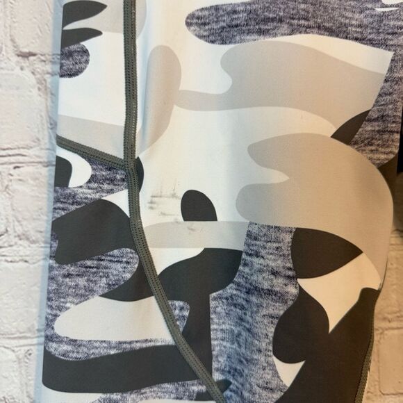 ZYIA Gray and White Camouflage Leggings - Picture 4 of 7